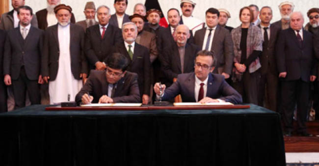 قرارداد عبور خط برق کاسا 1000 و سب استیشن 500 کیلوولت ارغندی به امضاء رسید
